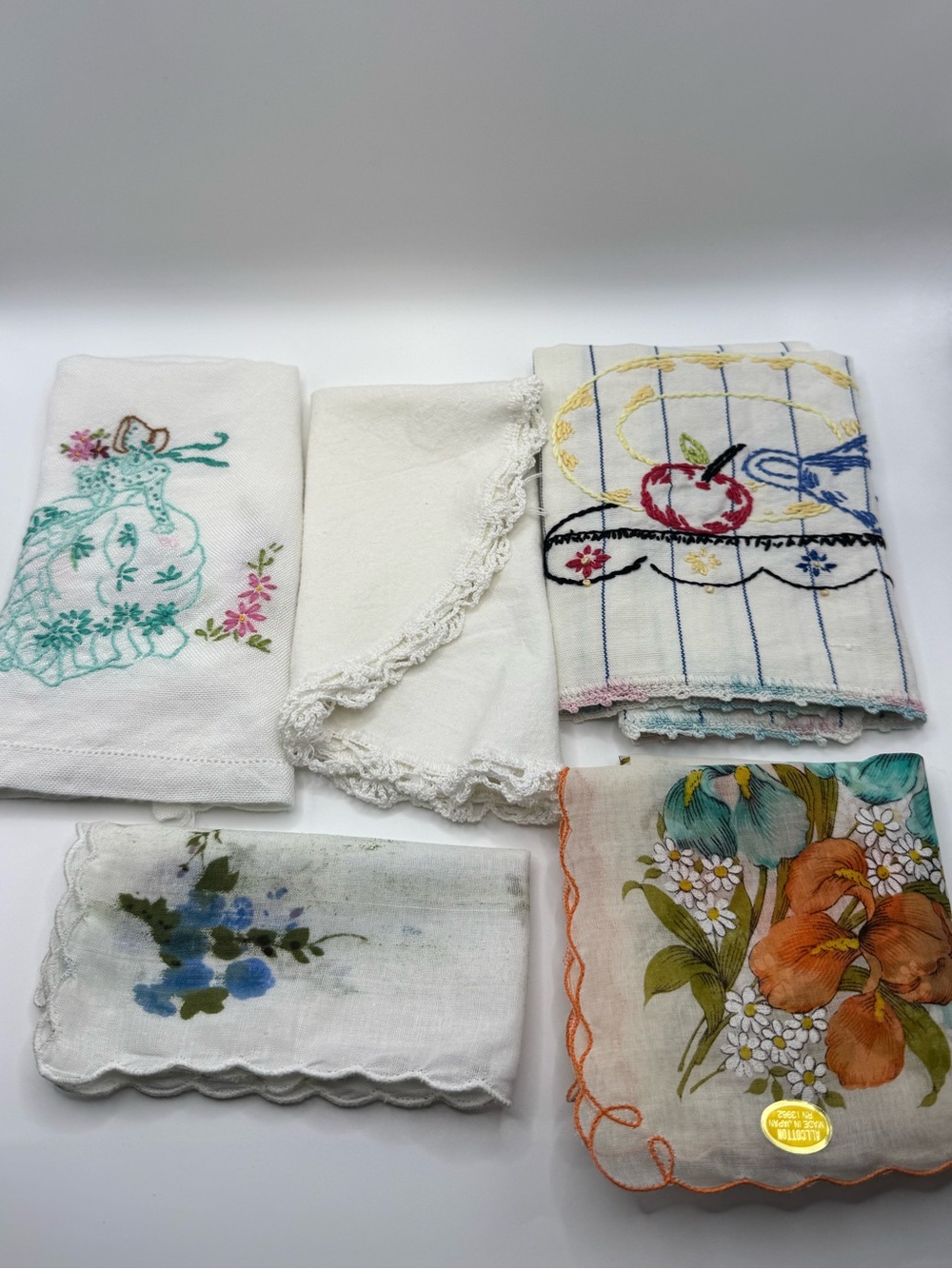 Bundle of 5 Vintage Linens